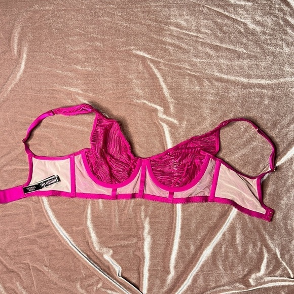 VERY cute, hot pink, Victoria’s Secret bra - Picture 3 of 4